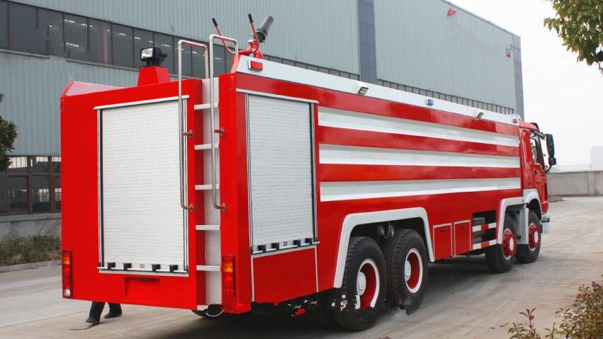 重汽豪沃25噸水罐消防車(國五)|大型供水消防車|大噸位運(yùn)水消防車價格廠家直銷15271311188