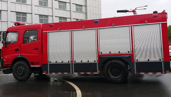 水泡沫兩用消防車圖片