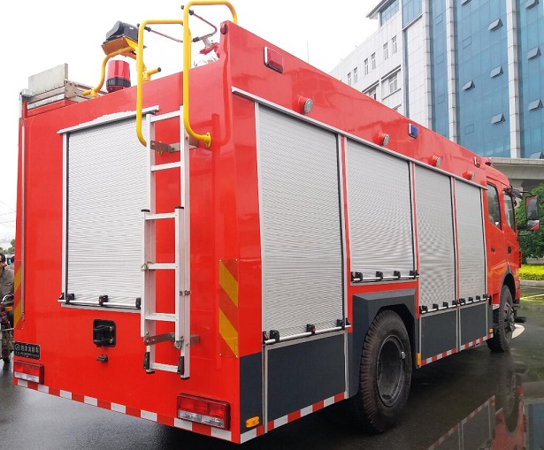 水泡聯(lián)用消防車圖片