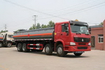 斯太爾豪沃前四后八化工液體運(yùn)輸車