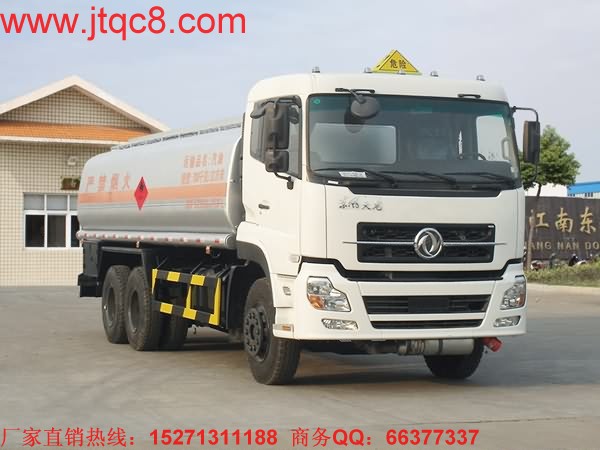 東風天龍運油車