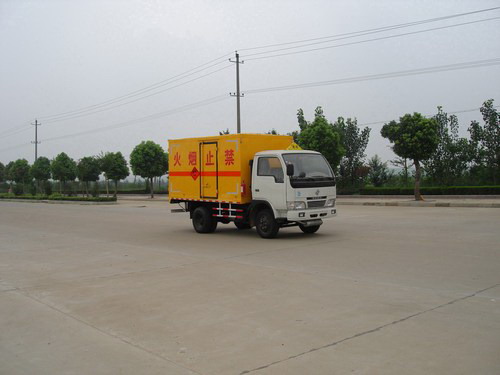 東風小霸王爆破器材運輸車